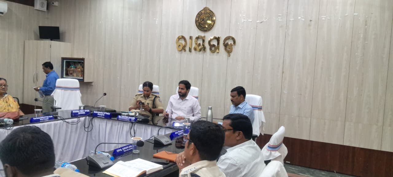 ଜିଲ୍ଲା ସଦର ମହକୁମା ଠାରେ ଜିଲ୍ଲାପାଳଙ୍କ ଯୁଗ୍ମ ଅଭିଯୋଗ ଶୁଣାଣି ଅନୁଷ୍ଠିତ l