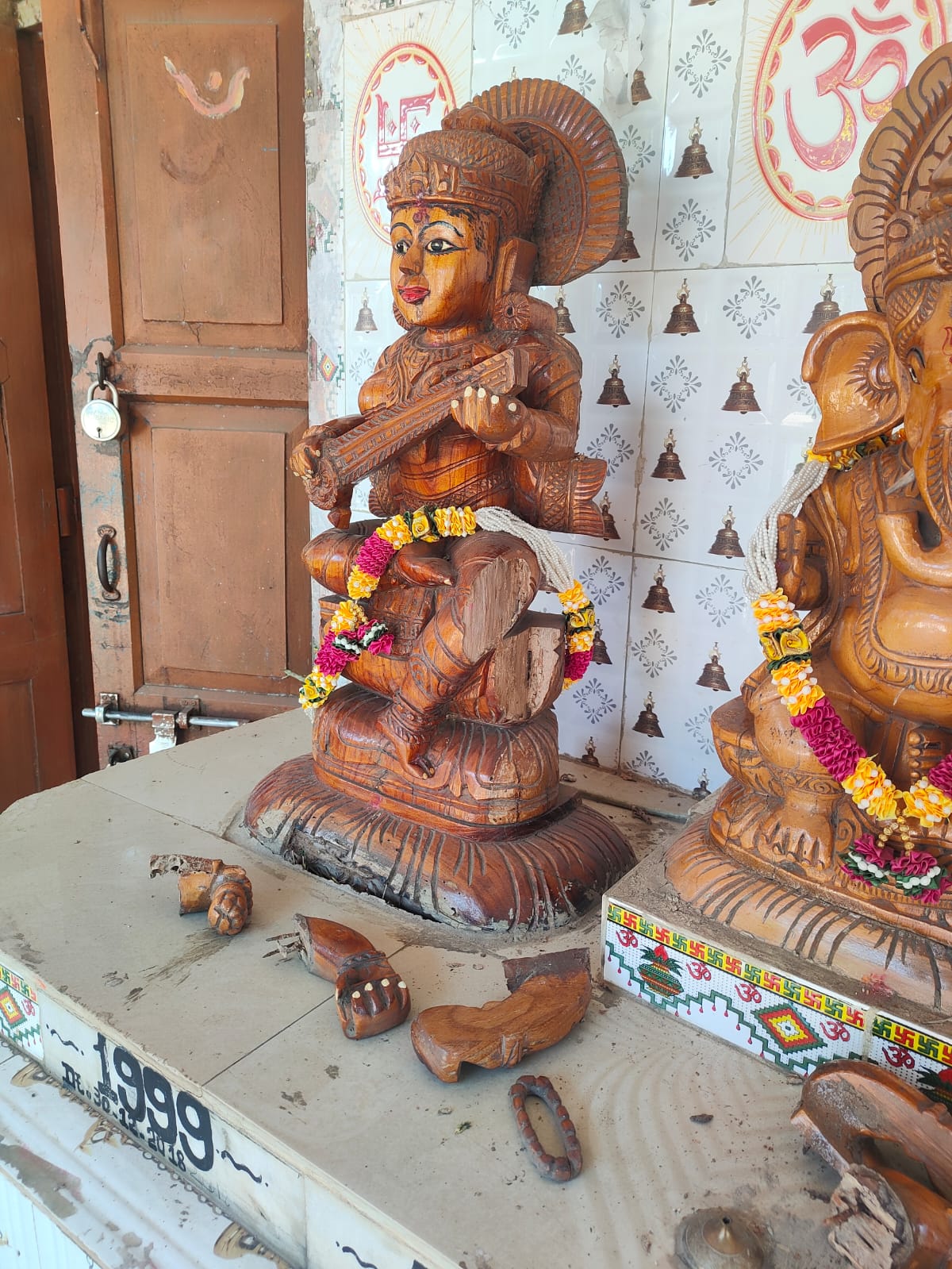 ଶିକ୍ଷାନୁଷ୍ଠାନ ପରିସରରେ ଧାର୍ମିକ ମୂର୍ତ୍ତି ଭଙ୍ଗାରୁଜା ଅଭିଯୋଗ  ବିଶ୍ୱହିନ୍ଦୁ ପରିଷଦ ଓ ବଜରଙ୍ଗ ଦଳ ପକ୍ଷରୁ ଜିଲ୍ଲାପାଳ ଓ ଏସ୍‌ପିଙ୍କୁ ଦାବିପତ୍ର