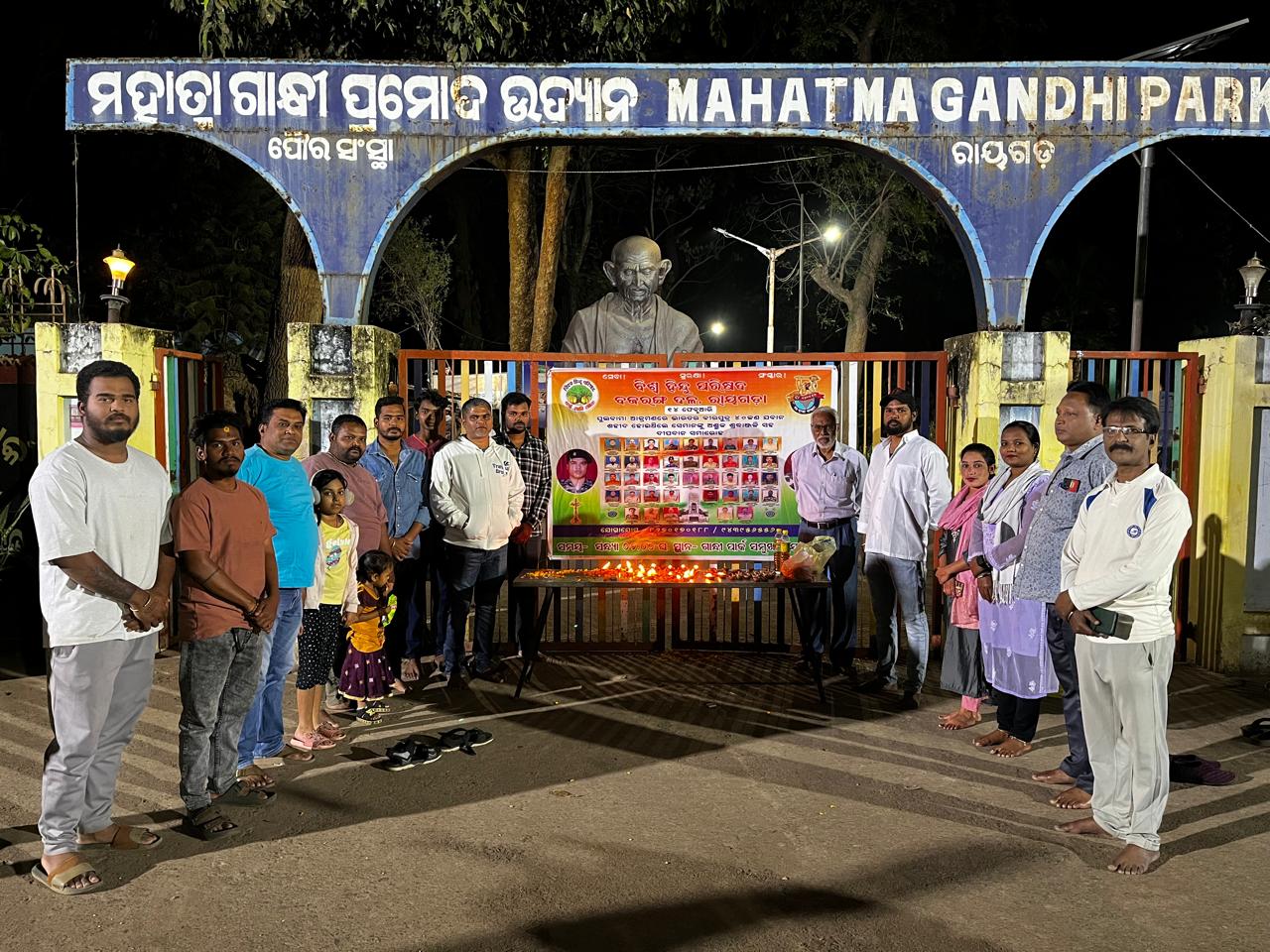 ଦୀପ ପ୍ରଜ୍ଜ୍ୱଳନ କରି ସହିଦ ଜବାନଙ୍କୁ ଶ୍ରଦ୍ଧାଞ୍ଜଳି