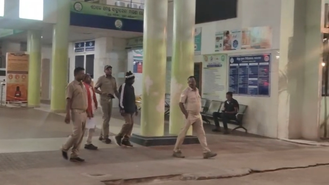 ଦୁଇ ନକଲି ନକ୍ସଲ୍ ଗିରଫ, ଗତ ୧୩ ତାରିଖରେ ଜିଲ୍ଳାର ତିନୋଟି ସ୍ଥାନରେ ଲାଗିଥିଲା ମାଓ ବ୍ୟାନର।